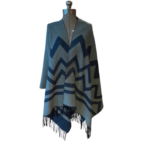 Reversible pattern shawl - Picture 4 of 8